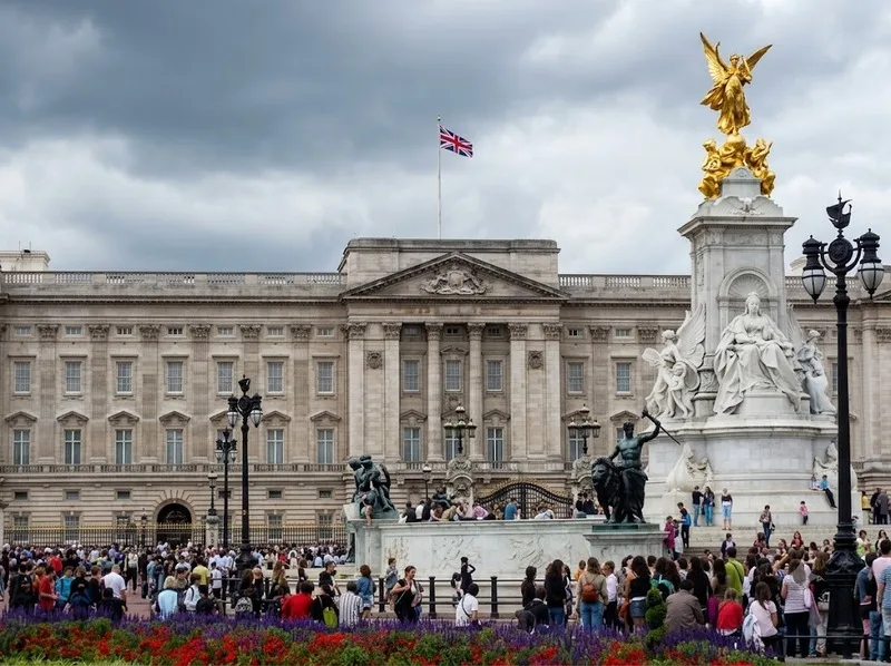 Cung điện Buckingham nằm tại Westminster, trung tâm thủ đô London